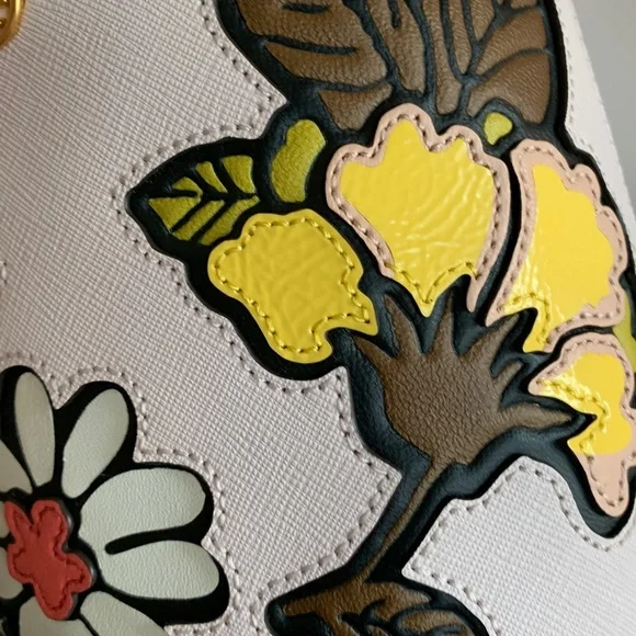 SOLD⛔️Authentic TORY BURCH Leather flower appliqués drawstring optional Crosb - Picture 3 of 15